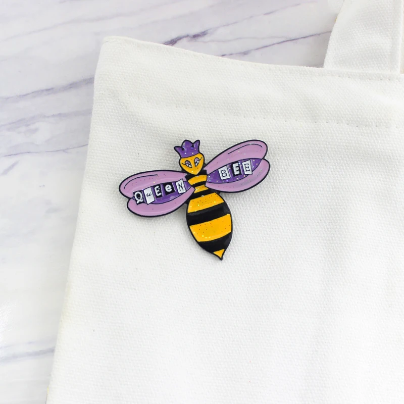 Bee σχήμα καρφίτσα πορφυρή Βασίλισσα στέμμα βασίλισσα της προσωπικότητας χαριτωμένο ζώο καρφίτσα για την κοπέλα δώρο καρφίτσα Τζιν πουκάμισο κοσμήματος
