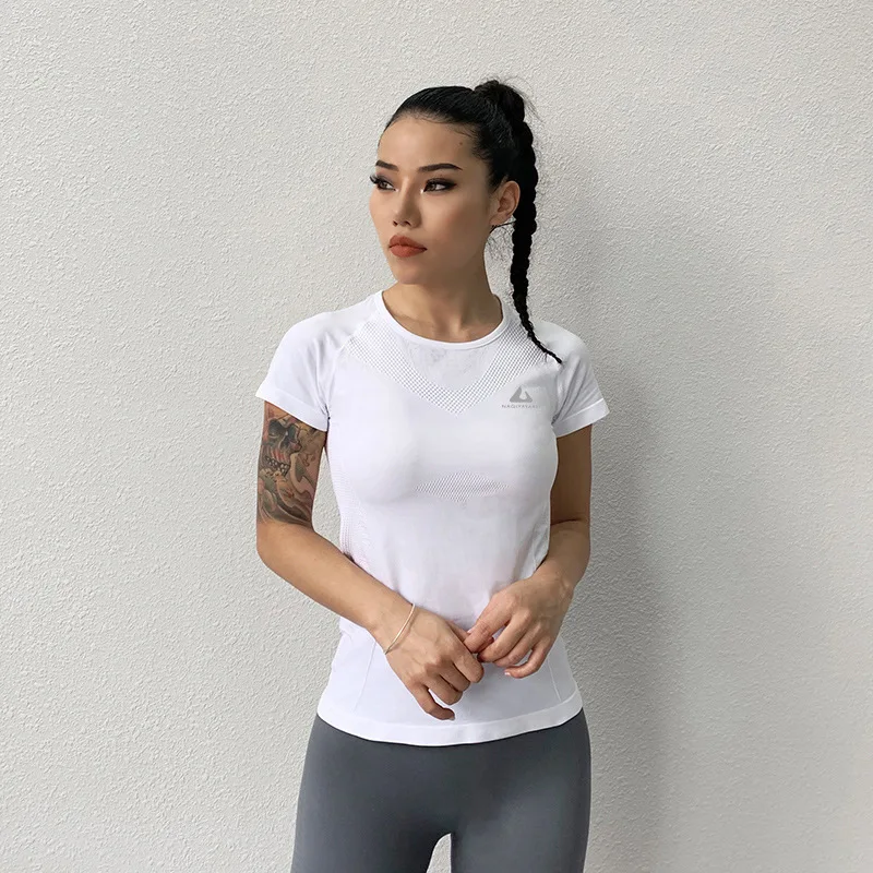 Αθλητισμός γυναικών Κορυφές Ελαστική Γρήγορη Ξηρό Slim Yoga Ανάγλυφο Πουκάμισο με Κοντό Μανίκι T-shirt για Τρέξιμο Sportwear Κορίτσια Προπόνηση στο Γυμναστήριο Top Fitness