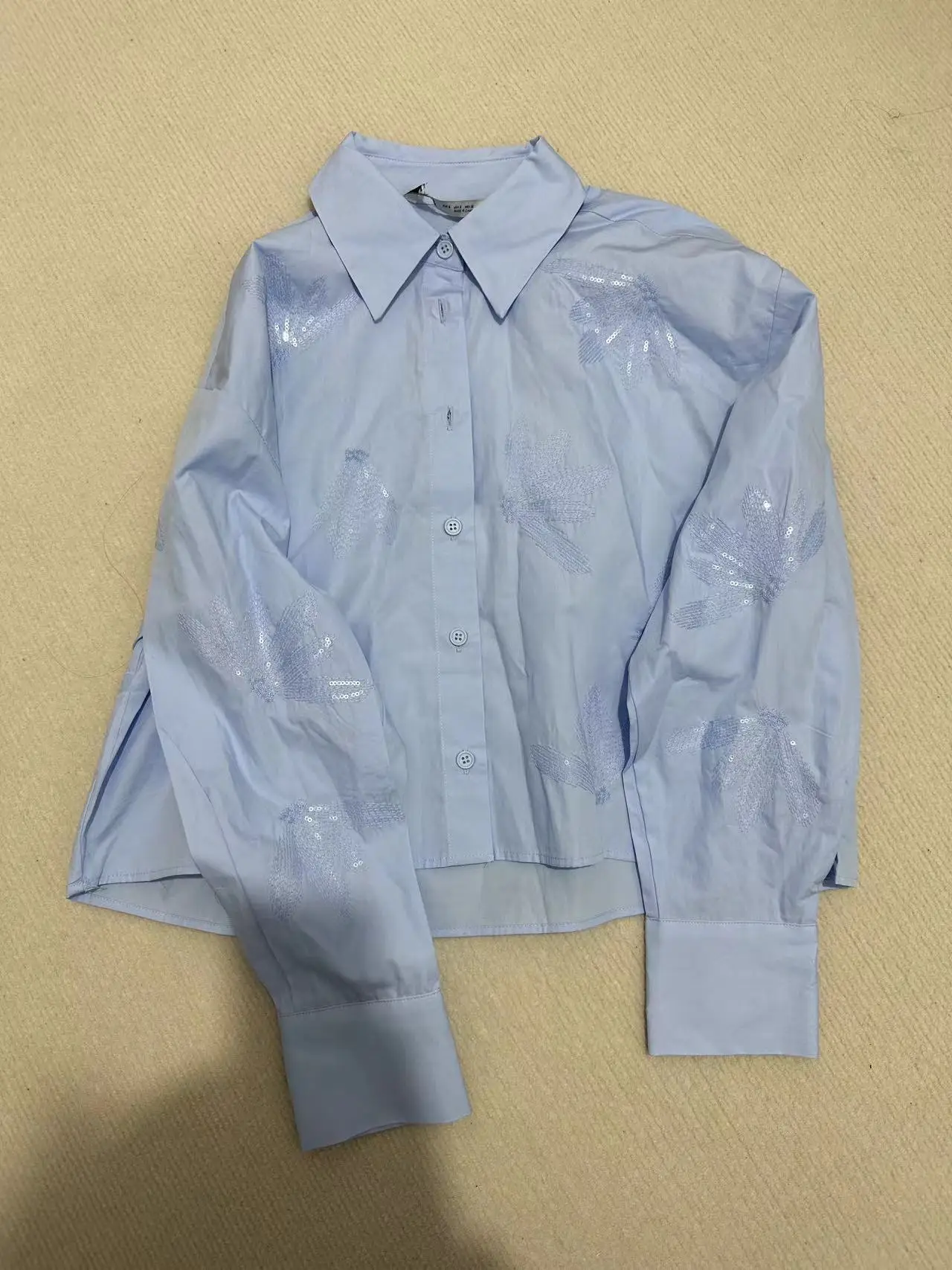 Ο ζακ AiIsa μετρητής ποιότητας γυναικών άνοιξη και το καλοκαίρι το νέο πέτο μακριά μανίκια μονόπετο κεντητικής τσεκιών casual πουκάμισο