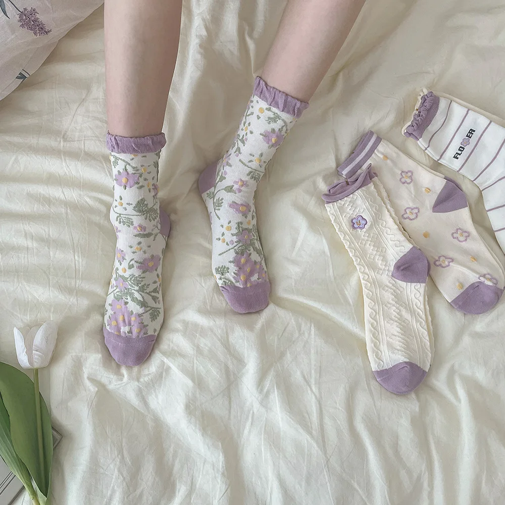 Φθινόπωρο Χειμώνας Νέο Προϊόν Μωβ Συστροφή Κάλτσες Γυναικεία Mid-σωλήνας Ins Βαμβακιού Κινούμενων σχεδίων Ιαπωνικής Jacquard, Κεντητική Μικρό Λουλούδι Κάλτσες