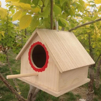 Ξύλινο Σπίτι Πουλιών που Φωλιάζουν Κουτί με το Ραβδί Για Μικρά Άγρια Πουλιά στον Κήπο Σπίτι